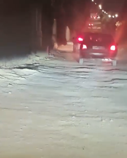 طريق ترابي وعر يثير استياء أهالي قرى غرب إربد  ..  فيديو 