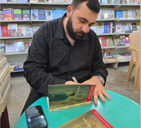 خليل هلسة يوقّع باكورة إصداراته ما وراء القناع