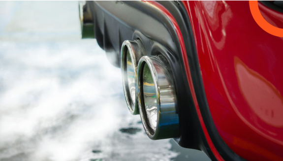 أشهر 6 أسباب لخروج الدخان الأبيض من عادم السيارة​ مع الإصلاح