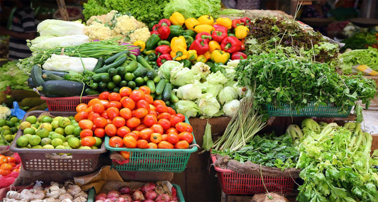 أسعار الخضار والفواكه في السوق المركزي الاثنين 