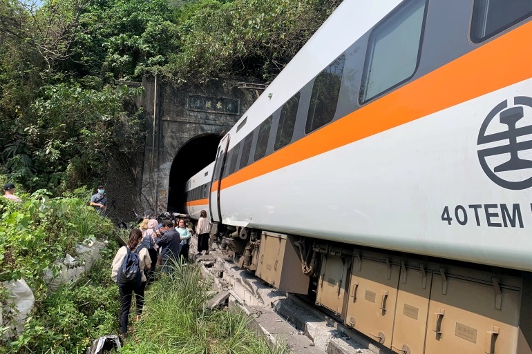 ارتفاع حصيلة ضحايا حادث القطار في تايوان إلى 54 شخصاً