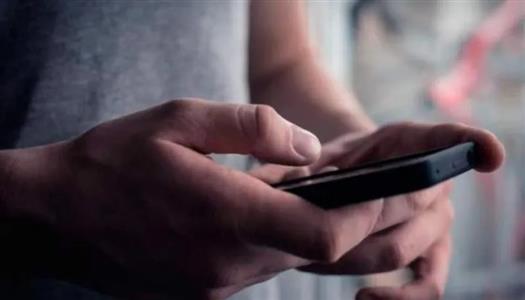 مراسلات في هاتف شاب تنتهي بإدانته بتهمة ترويج المواد المخدرة والحكم عليه بالسجن - فيديو