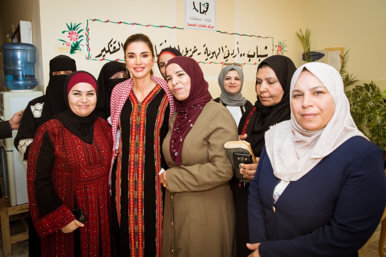 الملكة رانيا العبدالله تلتقي رؤساء جمعيات ومستفيدين ومستفيدات من مبادرة تمكين الاسر محدودة الدخل في محافظة الطفيلة
