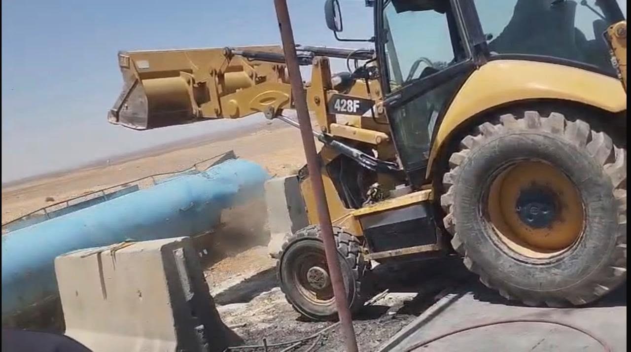 ضربة جديدة لسارقي المياه ..  ضبط وإزالة اعتداءات على الطريق الصحراوي