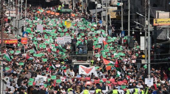 أردنيون ينددون بتواصل العدوان على غزة في الجمعة الأولى من رمضان