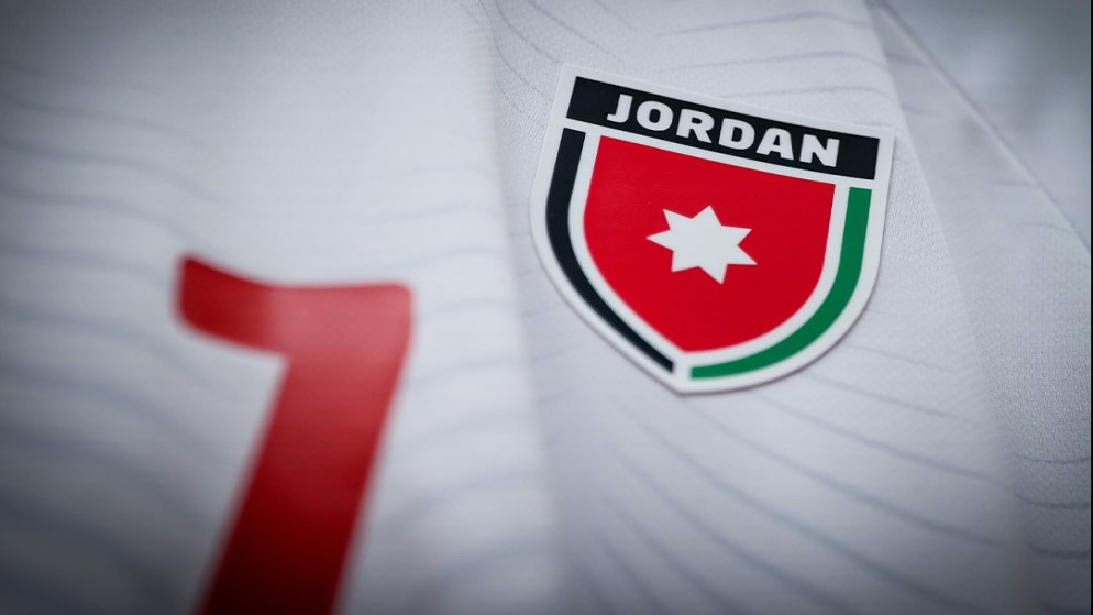 شاب اردني في امريكا للأردنيين :هكذا يمكنك السفر  ..  "احجز طيارتك وشجّع المنتخب" ..  فيديو 