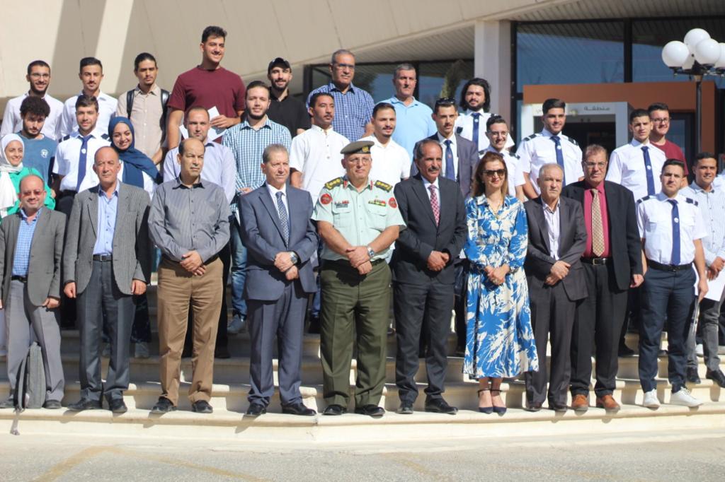 بالصور  ..  تخريج دورة علوم وتكنولوجيا الفضاء لطلبة كلية الطيران في جامعة عمان العربية