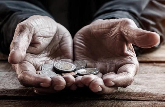 ضبط متسولين اثنين فاق مجموع رواتبهما الـ  1400 دينار شهريا