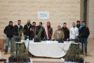 طلبة إعلام جامعة الشرق الأوسط ينفذون حملة "ازرع وطنك"