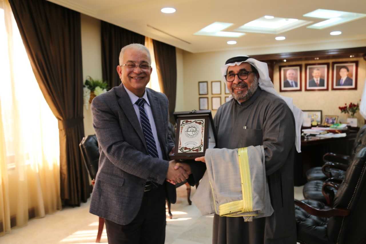 رئيس جامعة الزيتونة الأردنية يلتقي المدير العام للإدارة العامة للطيران المدني في دولة الكويت