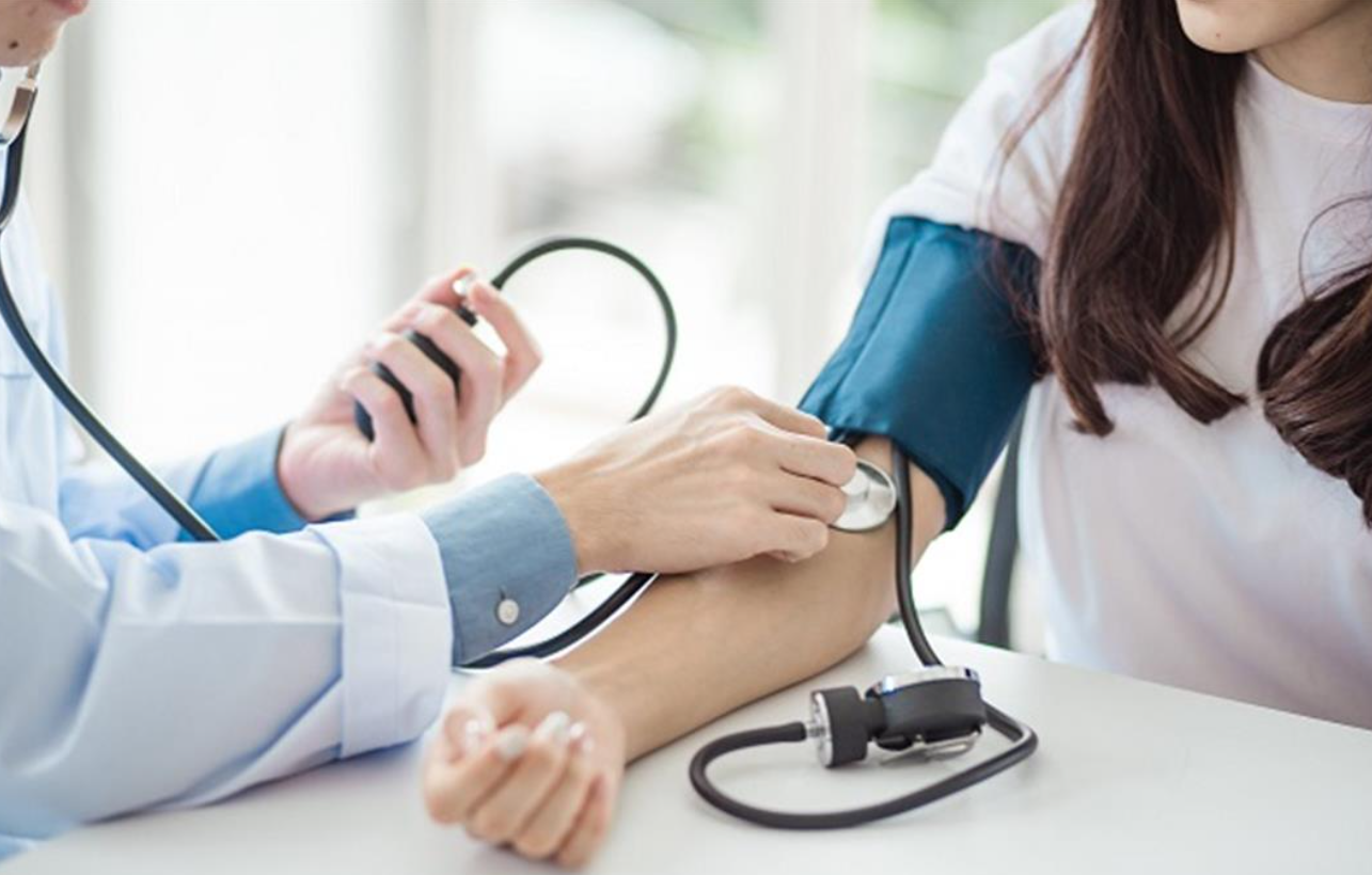 ضغط الدم في رمضان ..  نصائح لتجنب التقلبات أثناء الصيام  