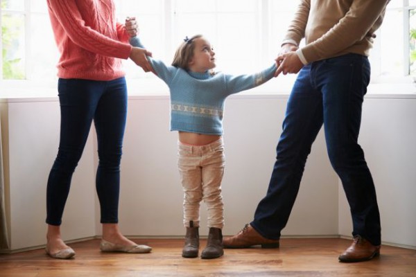 كيف تعاملين طفلكِ قبل وأثناء وبعد حدوث الطلاق؟