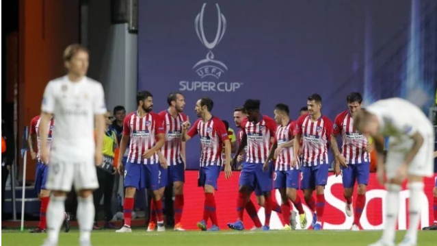 أتلتيكو يكسر سلسلة ريال مدريد برباعية ويتوج بكأس السوبر الأوروبي