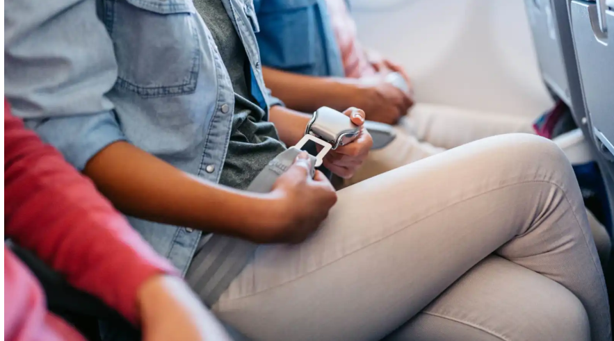 الجلوس بوضعيات خاطئة قد يزيد خطر الجلطات في الطائرة