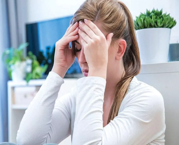 هل جفاف العين يسبب الصداع؟