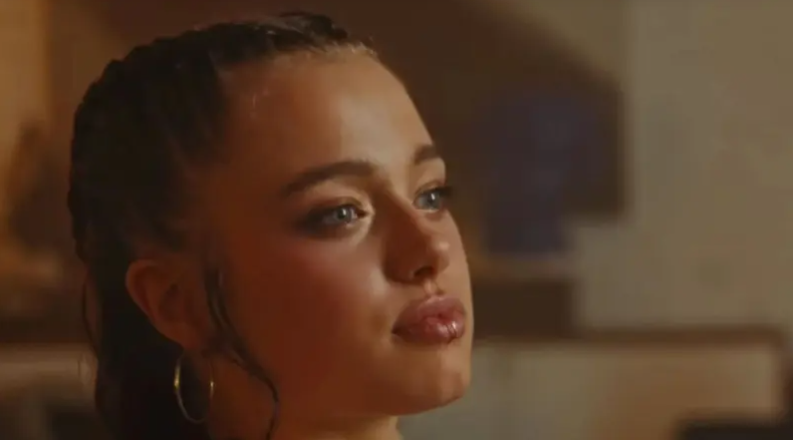 ظهرت في أغنية كورية لثوانٍ ..  ابنة أنجلينا جولي وبراد بيت تشغل التواصل