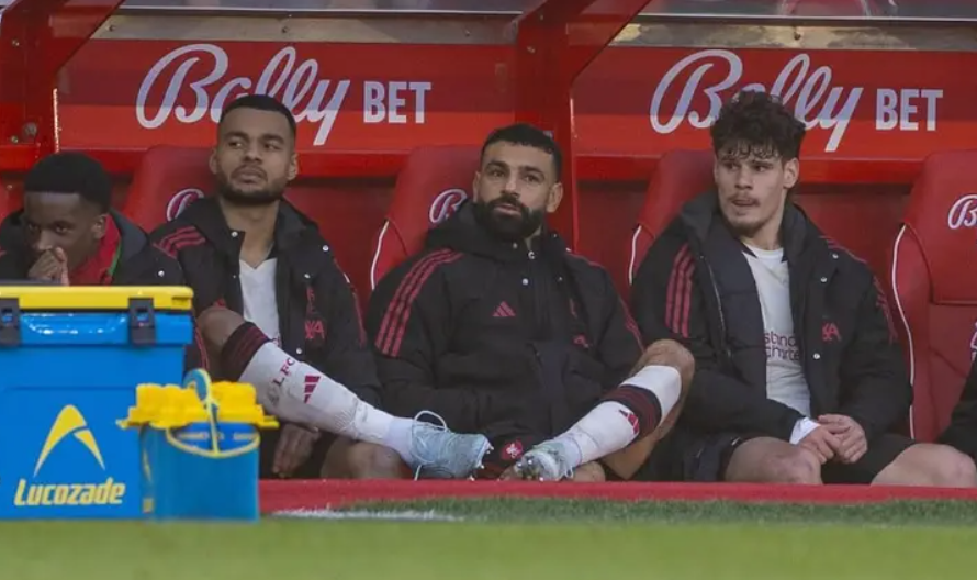 صلاح ضحية "الزمن" ..  و"الابتسامة الساخرة" تكشف كل شيء