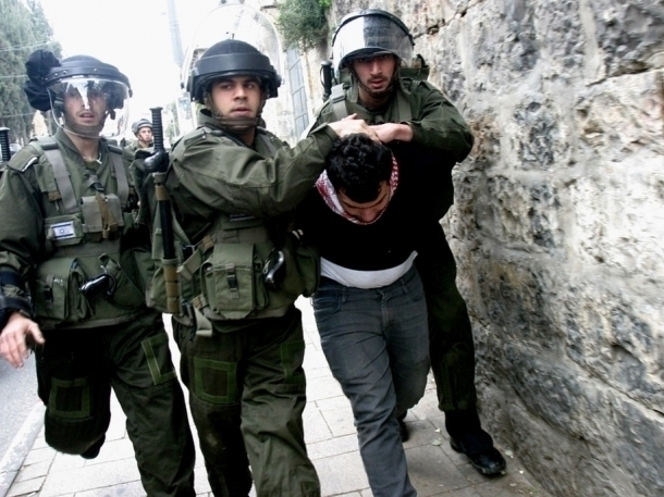 اعتقال خمسة فلسطينيين بينهم طفل في القدس والضفة