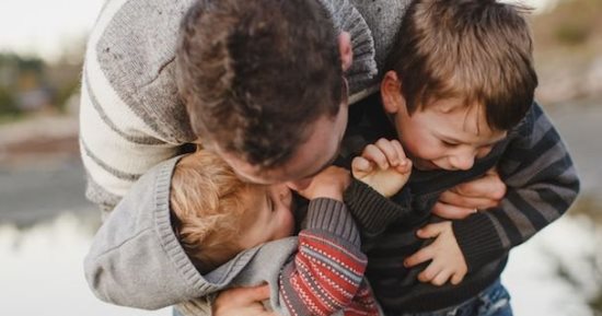 زوج أختي يريد التواصل مع أبنائه الذين هجرهم فما نصيحتكم
