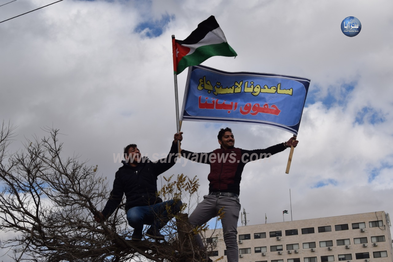 بالفيديو والصور  ..  عشرات من الطلبة الدارسين بالمدارس الليبية بتركيا يعتصمون امام مجلس النواب 