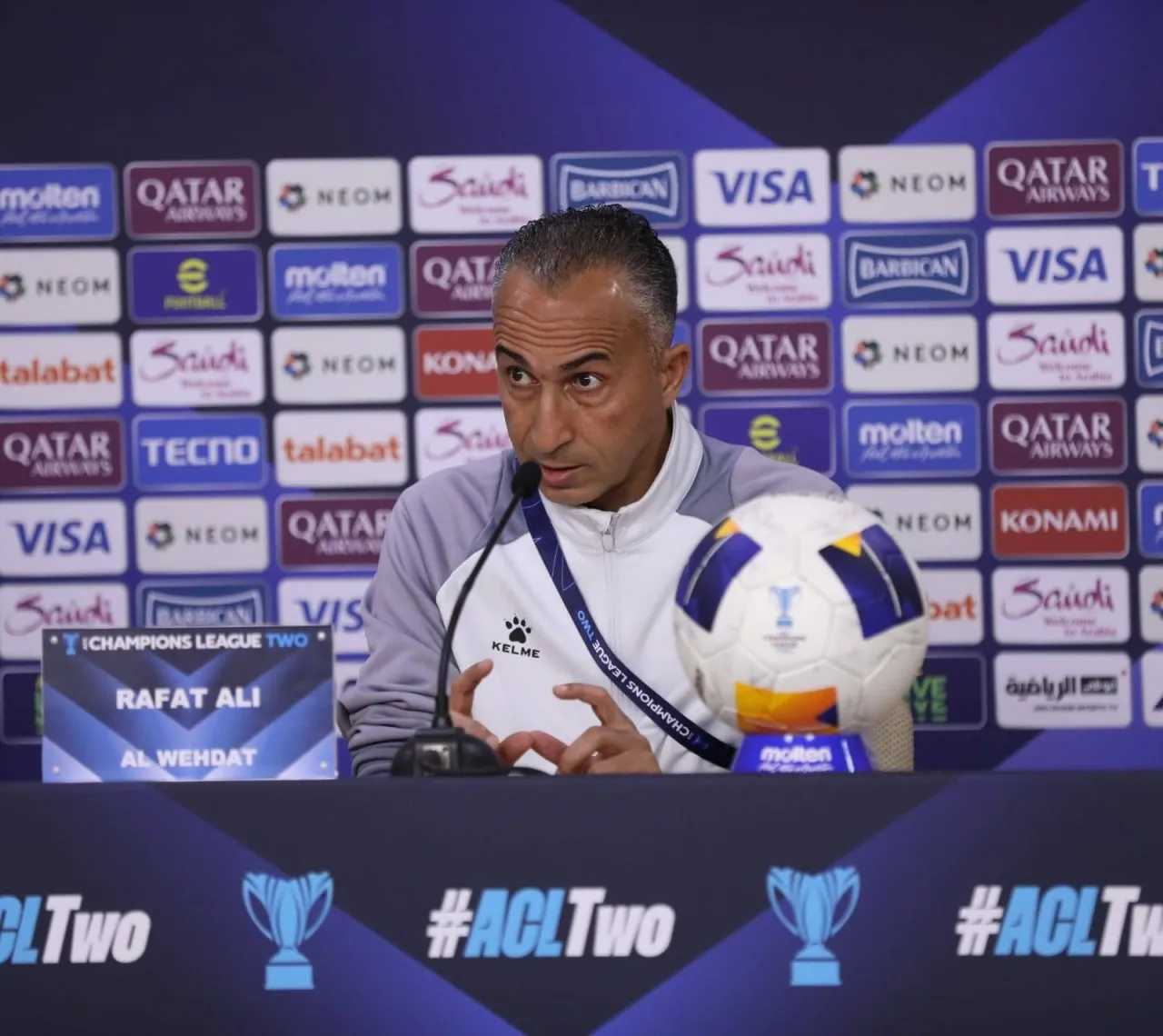 رأفت علي: "الي زعلان يروح يشرب مية زمزم"