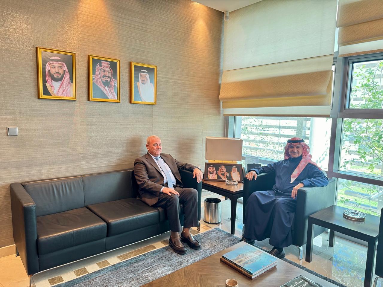 النائب الاول لرئيس مجلس النواب يلتقي السفير السعودي 