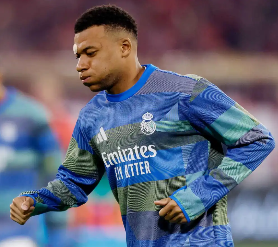 رد فعل غريب من مبابي بعد ثنائية برشلونة أمام ريال مدريد  