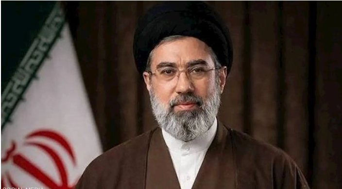 بسبب عدم ظهوره ..  مجتبى خامنئي مطلوب في شوارع إيران