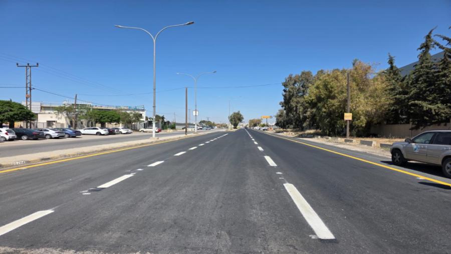 إنهاء العمل في مشروع تأهيل طريق أم البساتين