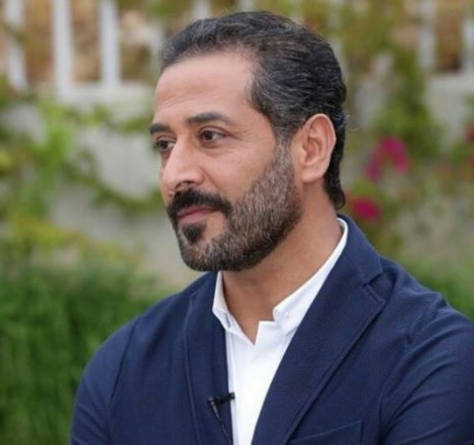 بالصور  ..  عبد المنعم عمايري على خلاف مع والده ..  والسبب؟! 