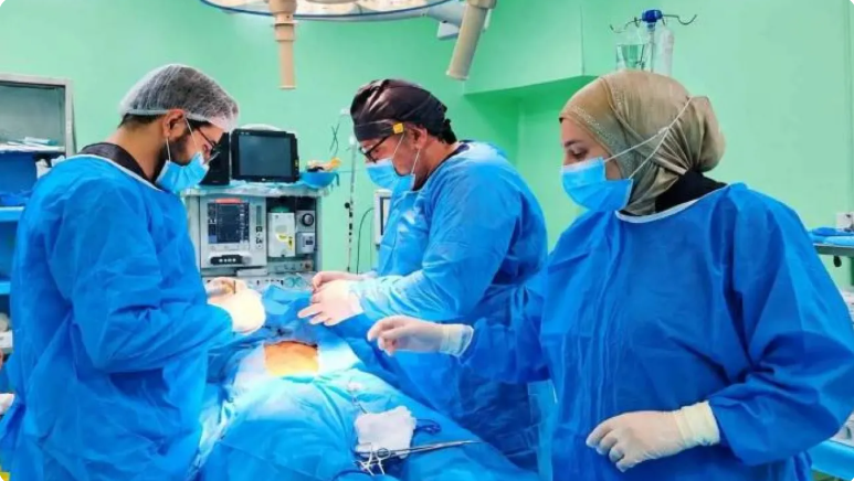 استخراج 214 دبوسا وإبرة من بطن شاب في العراق
