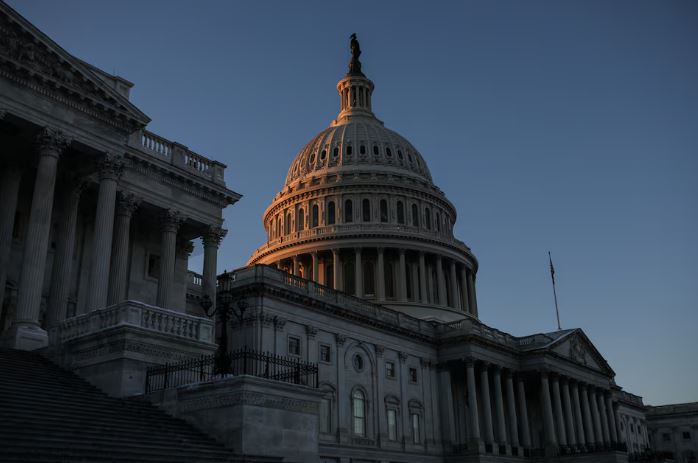 مجلس النواب الأمريكي يؤيد قرارا لإنهاء الرسوم الجمركية على كندا