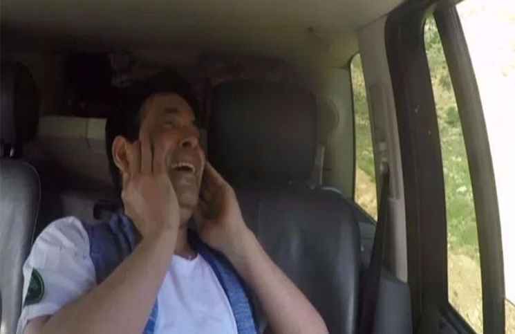 بالفيديو  ..  سعد الصغير يطلب السماح من أمه باكيًا بسبب مقلب هاني رمزي
