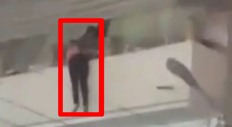 تعمل بمنزل رجل أعمال شهير ..  شاهد خادمة تحاول الانتحار في مصر