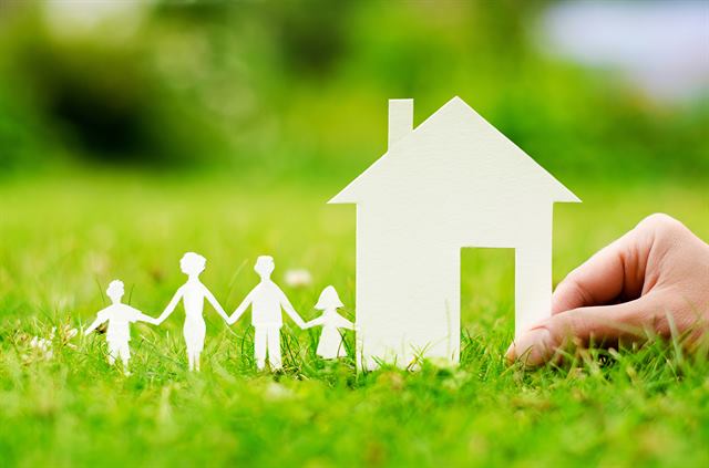 مترددة في إكمال الزواج لأن خاطبي يريدني أن أسكن مع أهله ..  أرشدوني