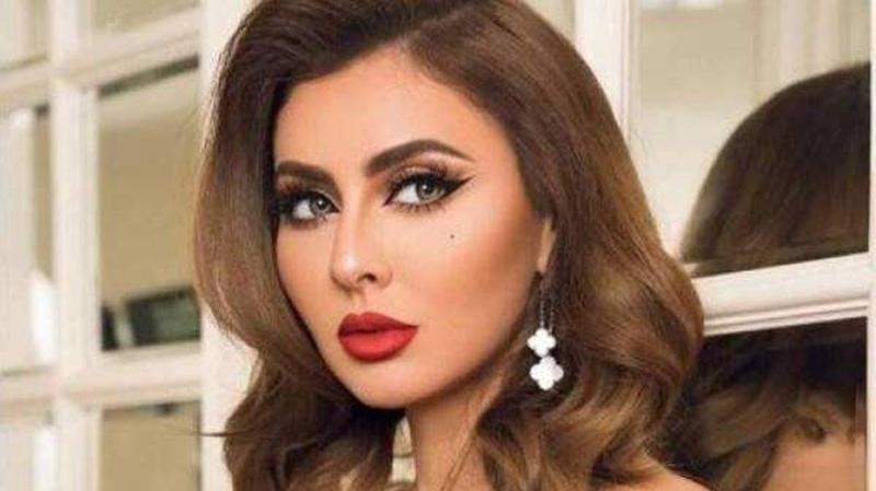 مريم حسين تثير الجدل بما فعلته خلال صلاتها