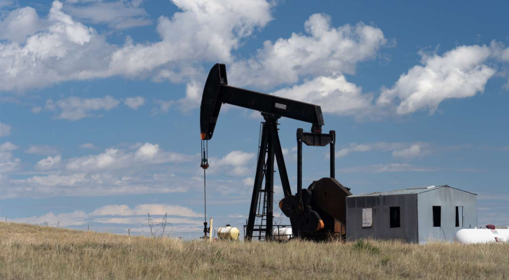 النفط يخسر أكثر من 5% خلال أسبوع ..  وخام برنت قرب 84 دولارا للبرميل