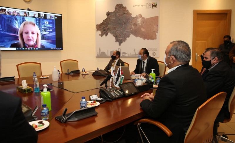 امانة عمان توقع اتفاقية لشراء باصات تعمل بالكهرباء 