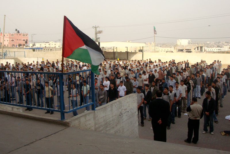 بعد نفي وزارة التعليم في غزة: نشطاء يبرزون مستندات تؤكد تغيير اسم مدرسة "غسان كنفاني" الى "مرمرة" 