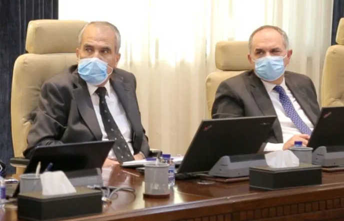 تمكين المؤسسات الدستورية جعلت موظف صغير "بالجينز "و شرطيين يطيحان بالوزيرين  ..  تفاصيل