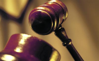 عجمان : حبس متهمَين بحيازة وتعاطي مؤثرات عقلية