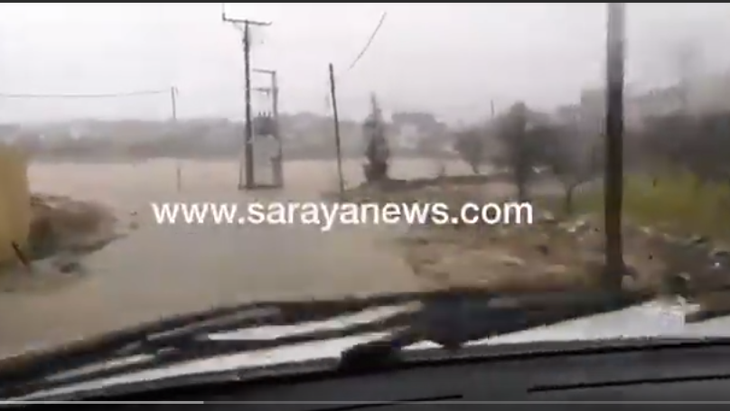 بالفيديو غرق ملعب عجلون بسبب مياه الأمطار  يسبب مخاوف للأهالي 