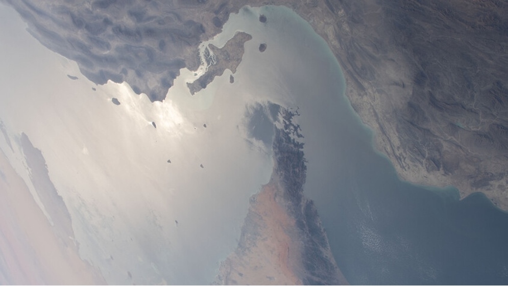 الحرس الثوري: أي سفينة تنوي العبور من هرمز يجب أن تحصل على إذن