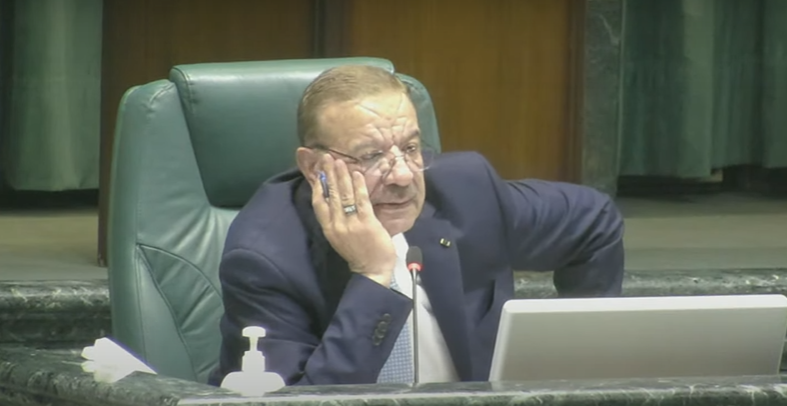 بعد انتقاد النائب الرواشدة له  .. الدغمي: "ما طلبت رأيك ولا يجوز الكلام على الرئاسة" - فيديو 