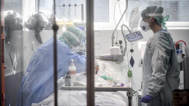 مسؤول صحي ايطالي: المنحنى الوبائي في إيطاليا بدأ بالانحدار