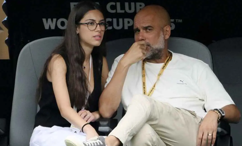 بشارب ضخم ..  غوارديولا يظهر بـ"نيو لوك" غريب ..  صور