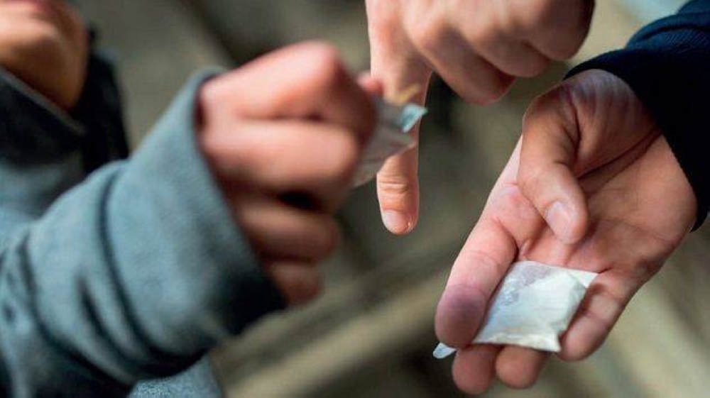 مراسلات توقع شاباً بجناية ترويج المخدرات