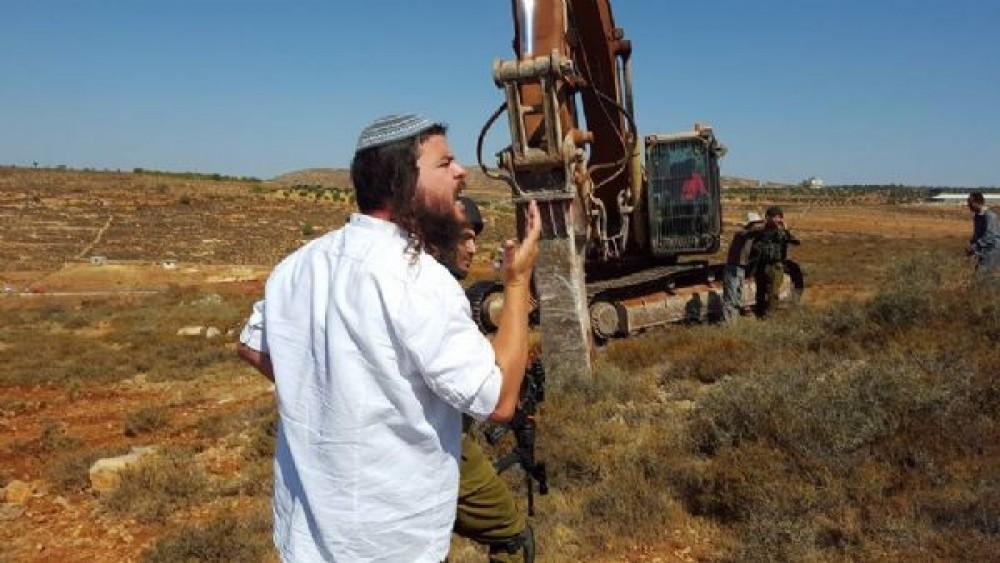 مستوطنون يجرفون أراضي المواطنين شرقي بيت لحم لتوسيع منشأة استيطانية