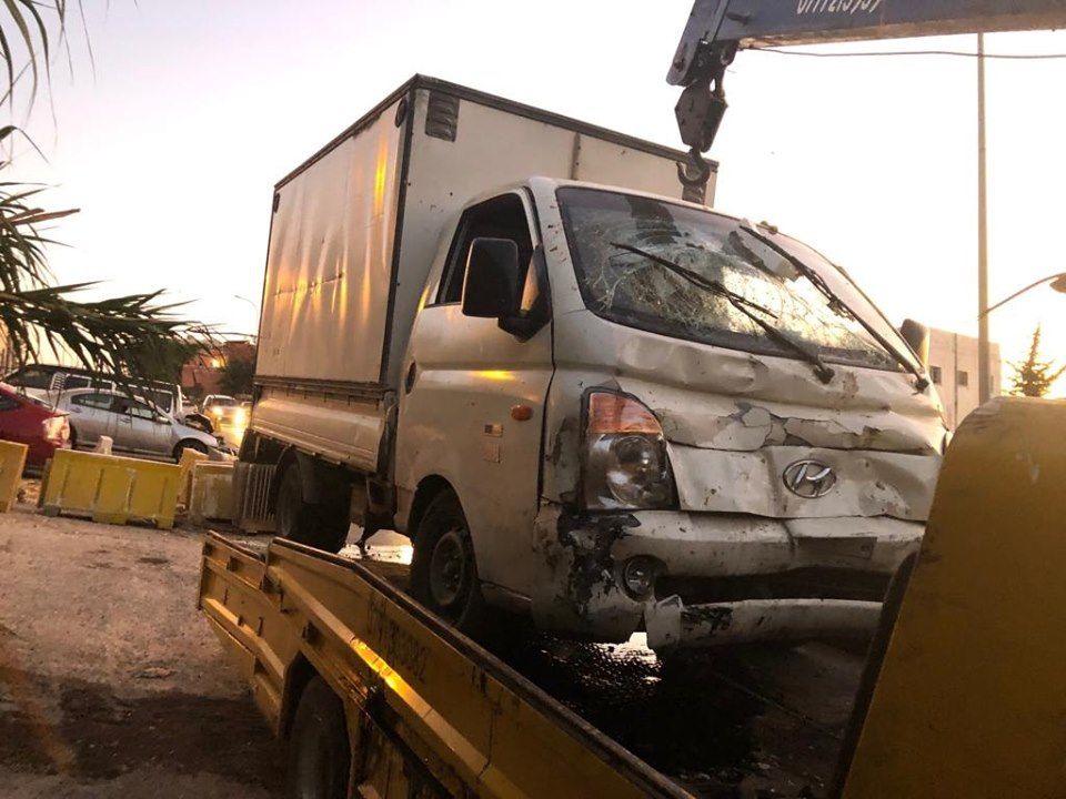 بالصور  ..  اغرب حادث دهس : وفاة شخص واصابة (3) اشقاء بشارع القدس 