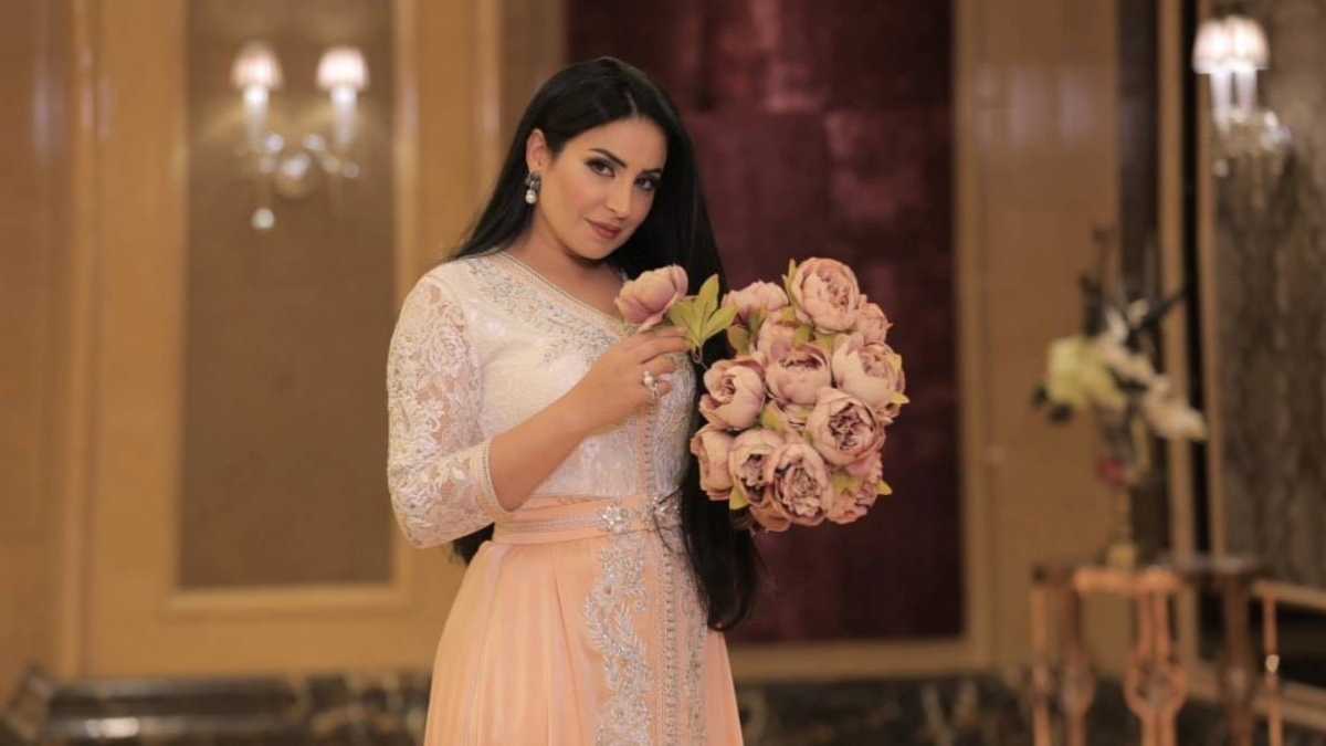 بالفيديو و الصور  ..  زوج الأردنية نجاح المساعيد يستقبلها بسيارة مرسيدس و فرقة موسيقية